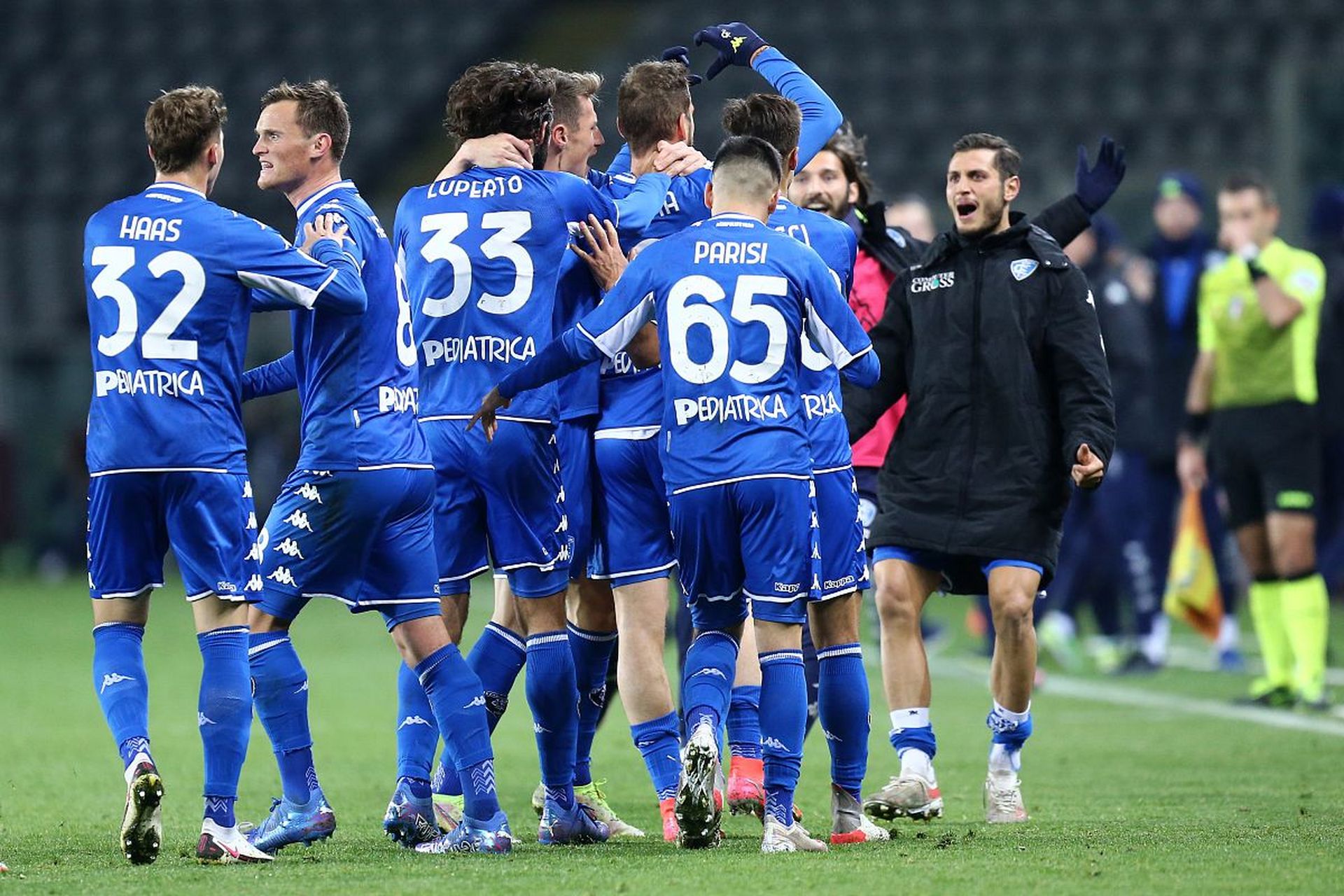 展示出超巨 展示出超巨